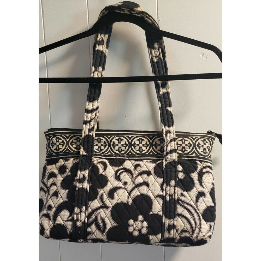 VERA BRADLEY Black and White Floral Bag. Quilted.